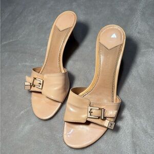 Louis Vuitton LV Dice charm beige patent leather heels